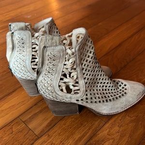 Coconuts booties, off white, size 7.5